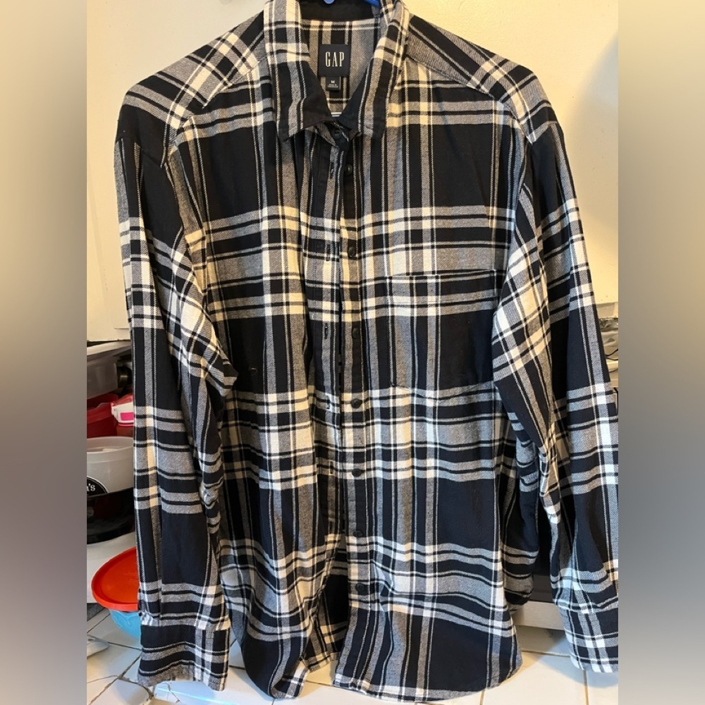 Gap Women’s shirt size M‎